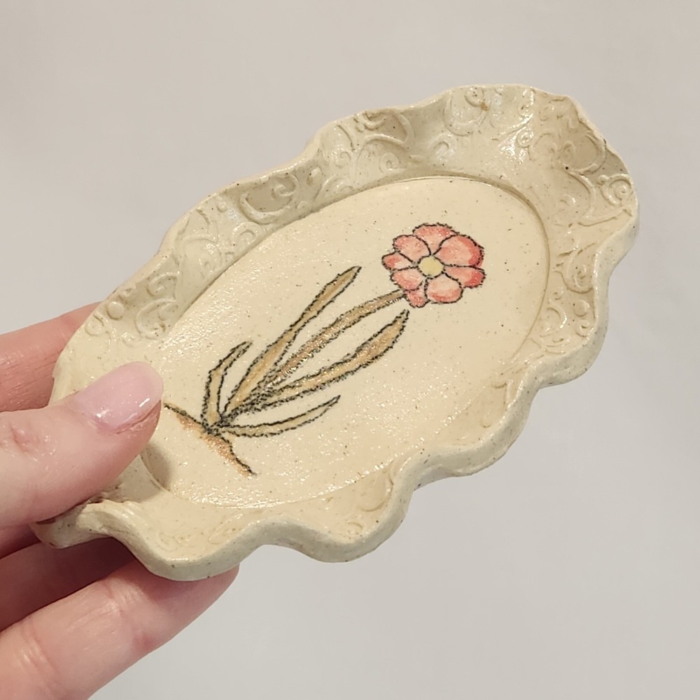 Studio Pottery AG Signed Ceramic Trinket Dish Pink Flower‎ Scalloped Cream 5"
